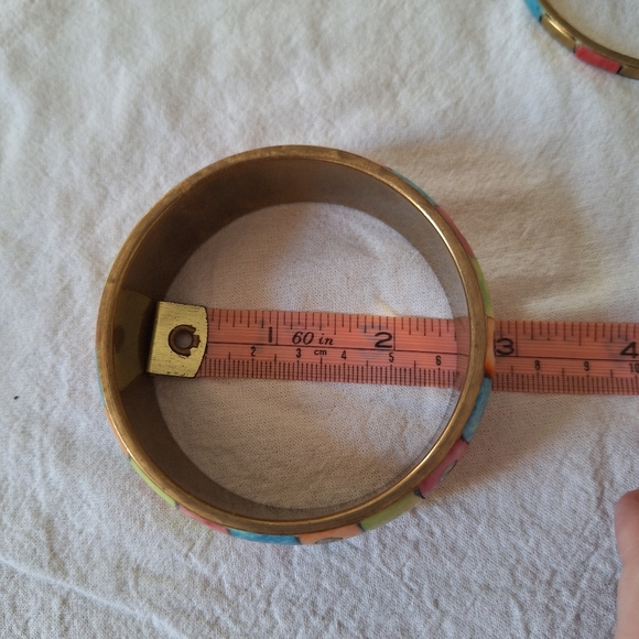 Retro brass and shell bangles - Picture 6 of 6